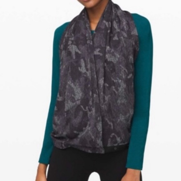 NWT Lululemon Incognito Camo Vinyasa‎ Scarf - Picture 2 of 5